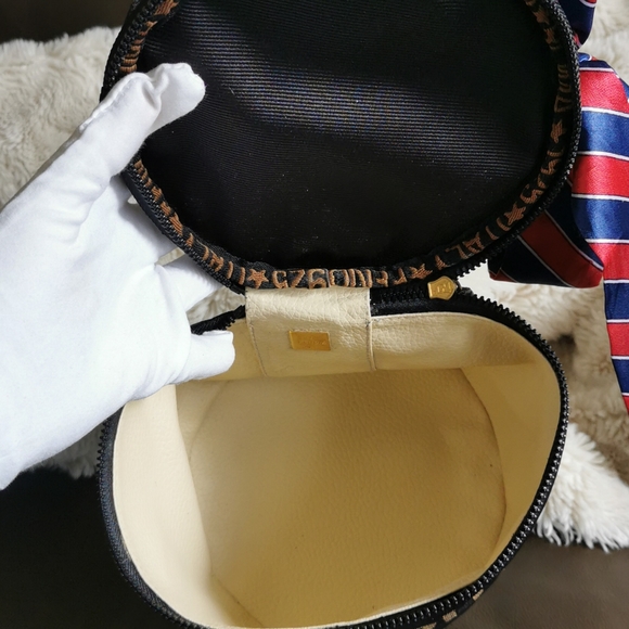 Authentic Fendi bucket - Picture 7 of 9